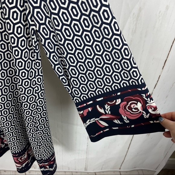 JM Collection long sleeve printed dress with embellished neckline medium - Picture 6 of 8